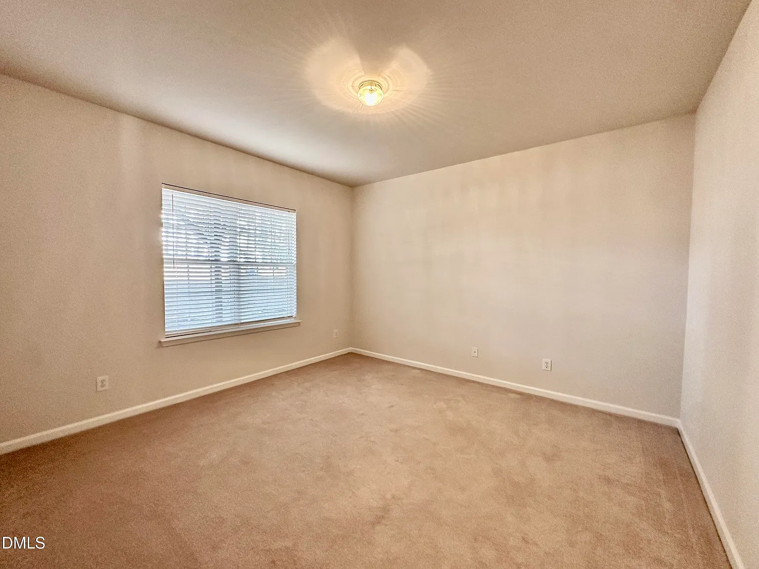 3 bed, 4.0 bath, 2000 sqft, $1,850 — Photo 3