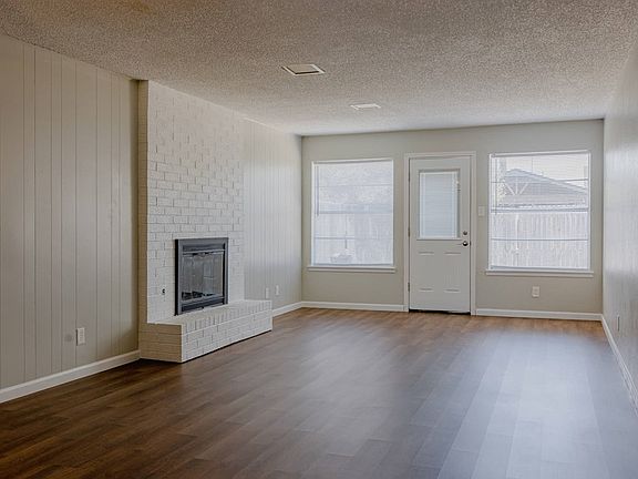3rd image of 1330 Tanglewood Ln