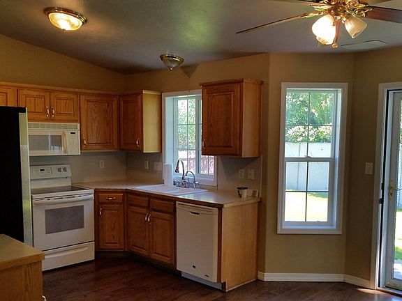 4th image of 4805 Victorian Way