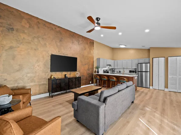 1368 Periwinkle Pl, Wellington, FL 33414