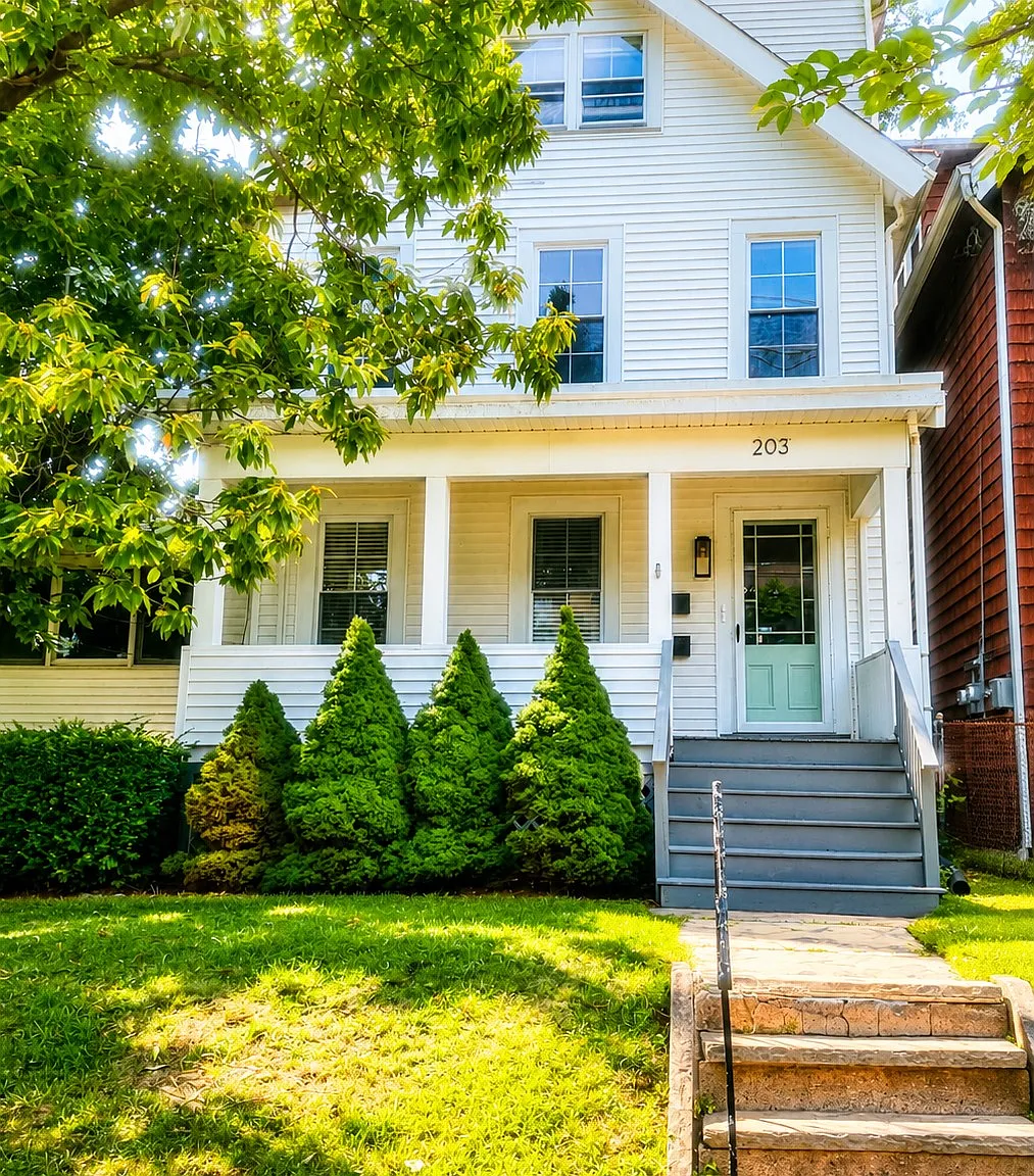 3 bed, 1700 sqft, $4,200 — Photo 1