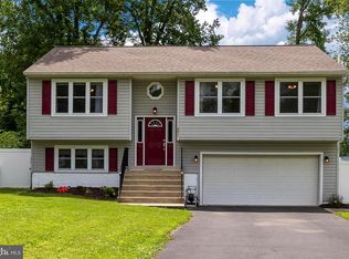 8611 Pine Tree Rd, Jessup, MD 20794