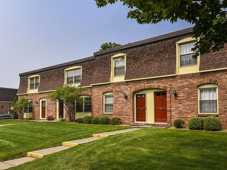 River Oaks Townhomes at Fox Chapel — Photo 26