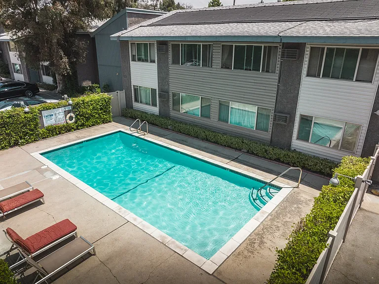 6535 Haskell Ave — Photo 16
