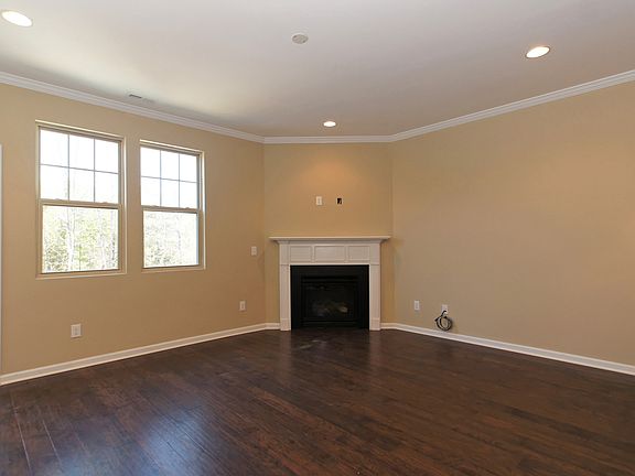 4th image of 405 Avett Dr