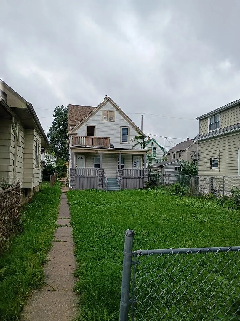 3835 N 11th St Milwaukee, WI 53206 — Photo 1