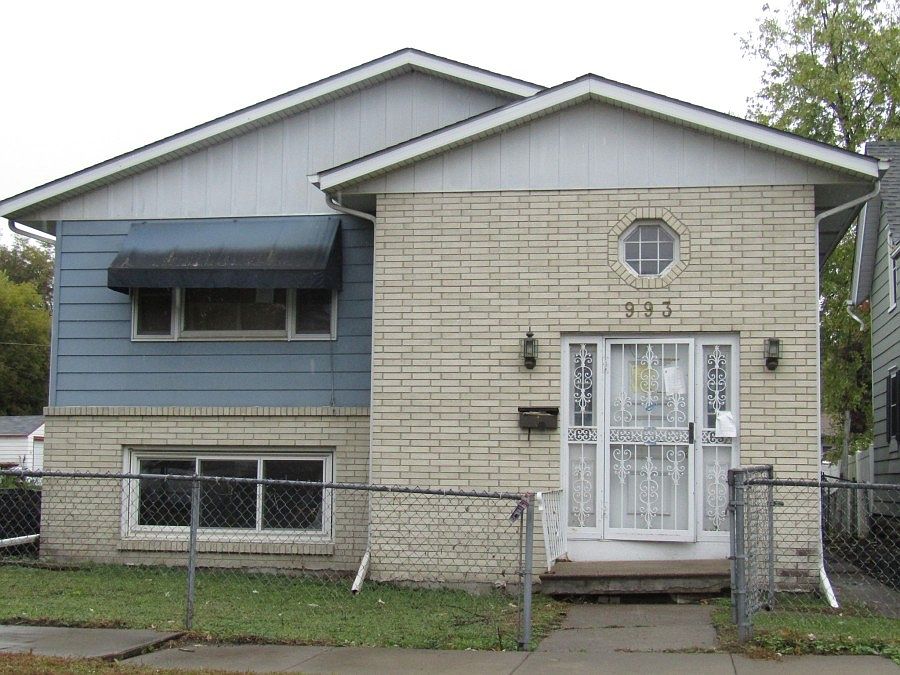 1st image of 993 James Ave