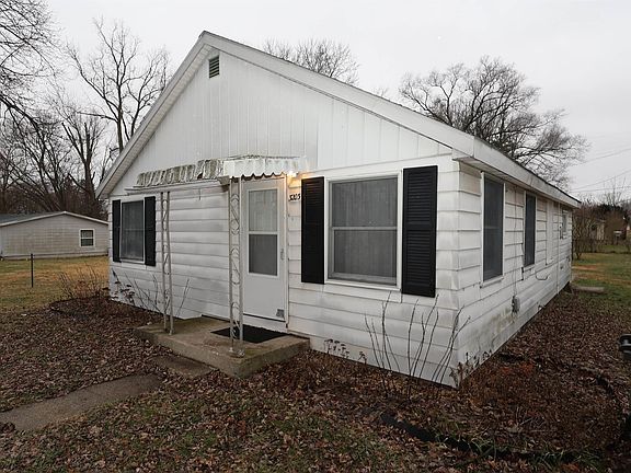 2nd image of 3203 Garden Blvd