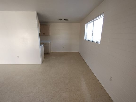 4th image of 1055 N 8th Pl #1068-B