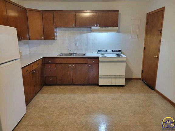 3rd image of 524 Neosho St