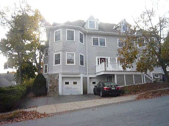 5th image of 25 Wellington St #2