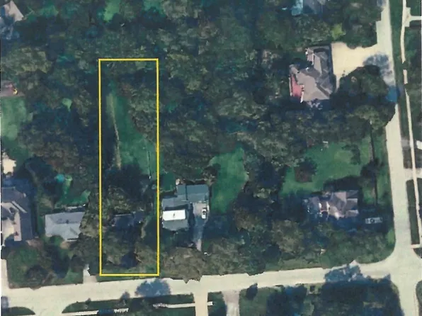 6526 S Ridge Rd, Willowbrook, IL 60527