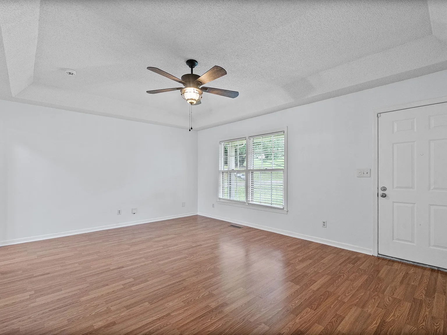 3 bed, 1265 sqft, $1,800 — Photo 4