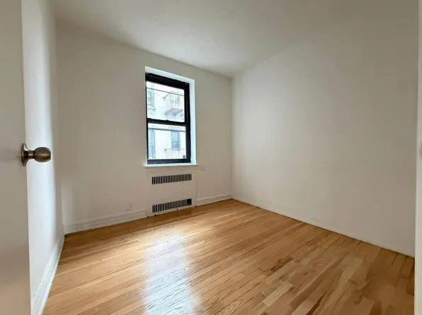 919 Park Place image 7 of 12