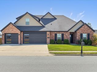 701 Joshua Pass, Centerton, AR 72719