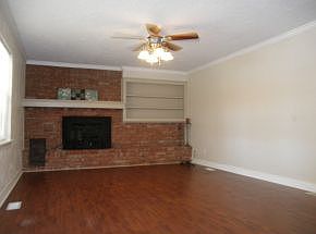 4th image of 301 Hickory Bend St