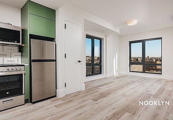 5th image of 1510 Gates Ave #628