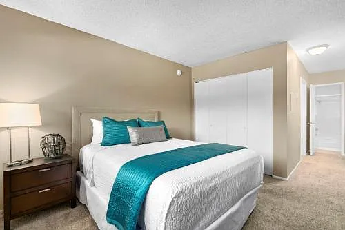 Vista Apartments — Photo 11