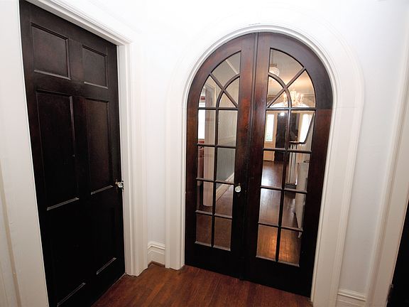 4th image of 565 Glovenia St