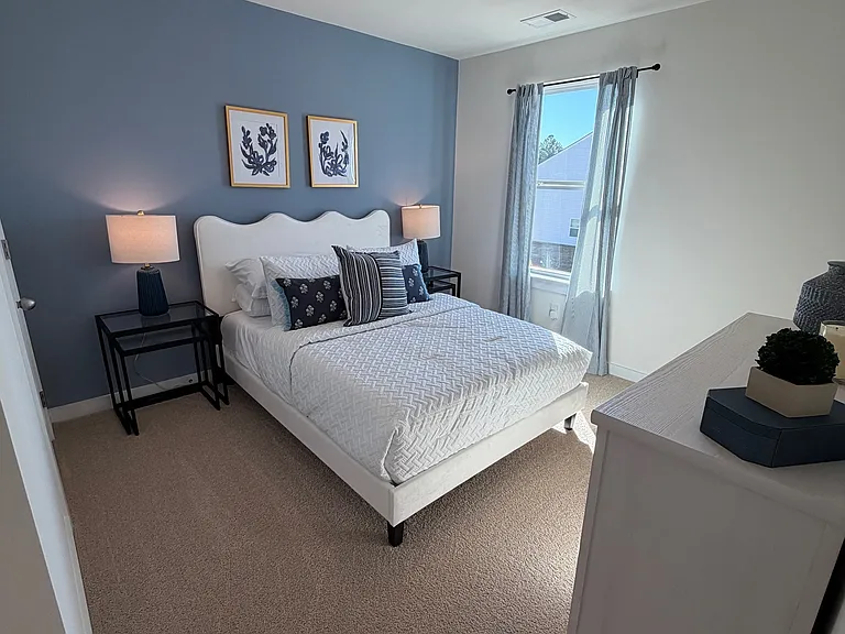 4053 Belcourt Dr NE — Photo 12