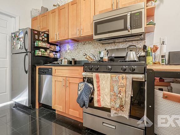 5th image of 864 Metropolitan Ave #2F