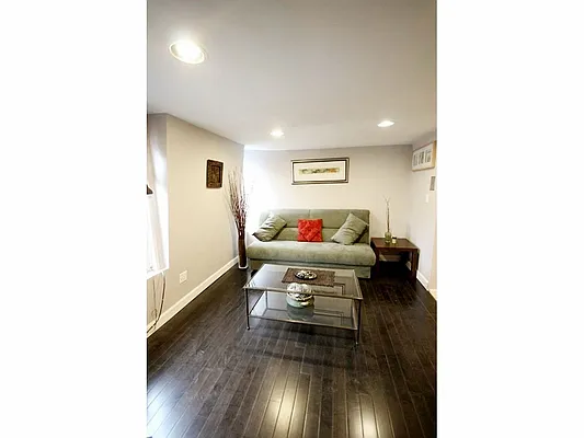 Rented by MNS | media 12