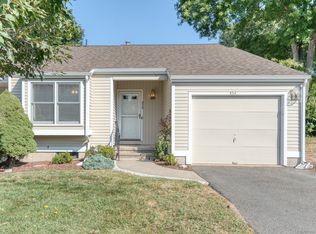 434 Lakeview Dr #434, Southington, CT 06489