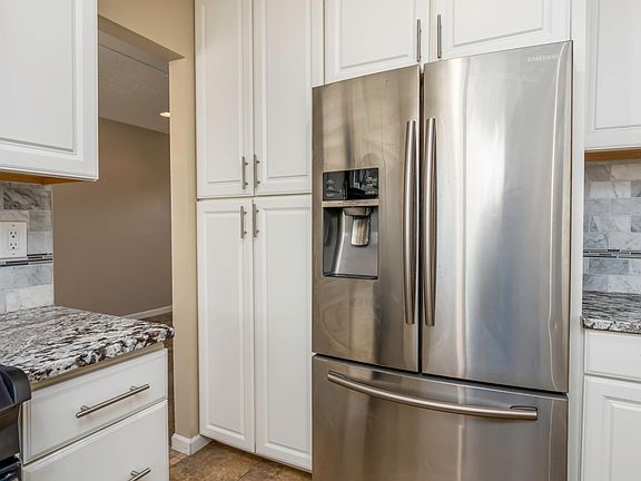 5th image of 6905 Gisele Dr NE