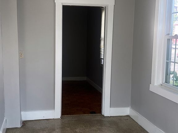 3rd image of 1042 Douglas Ave
