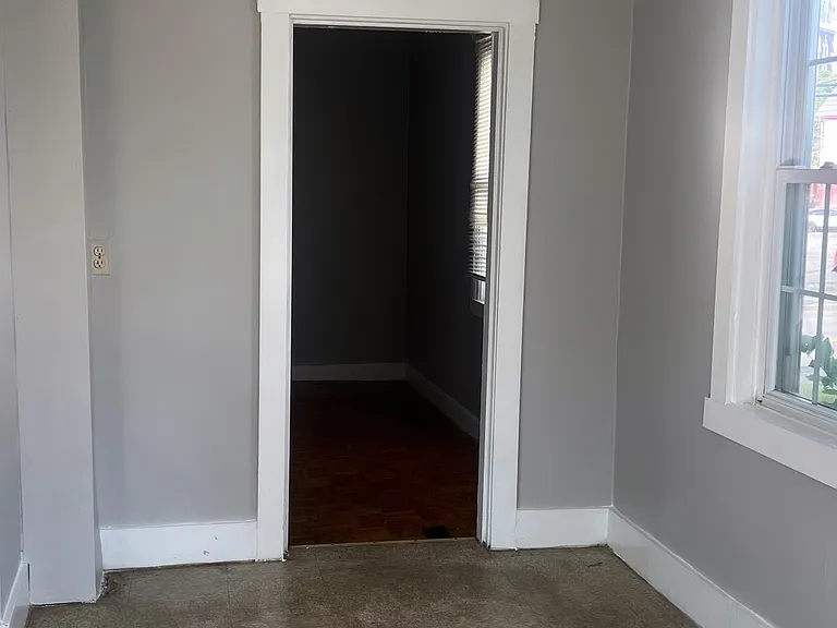 1042 Douglas Ave — Photo 3