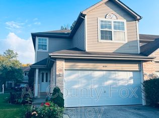 2121 W Adobe Dr, Addison, IL 60101