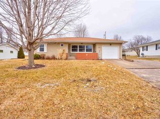 102 E Dougherty Dr, Lone Tree, IA 52755