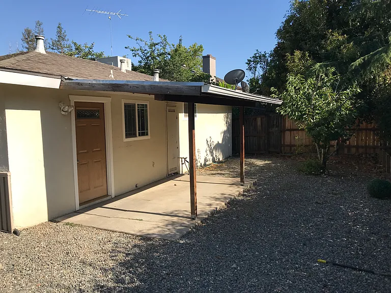 2635 California Ave — Photo 8