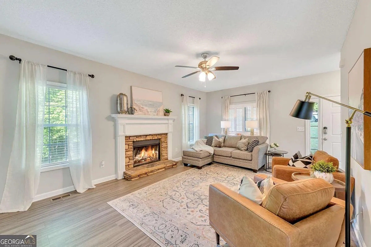 3 bed, 2.5 bath, $4,500 — Photo 4