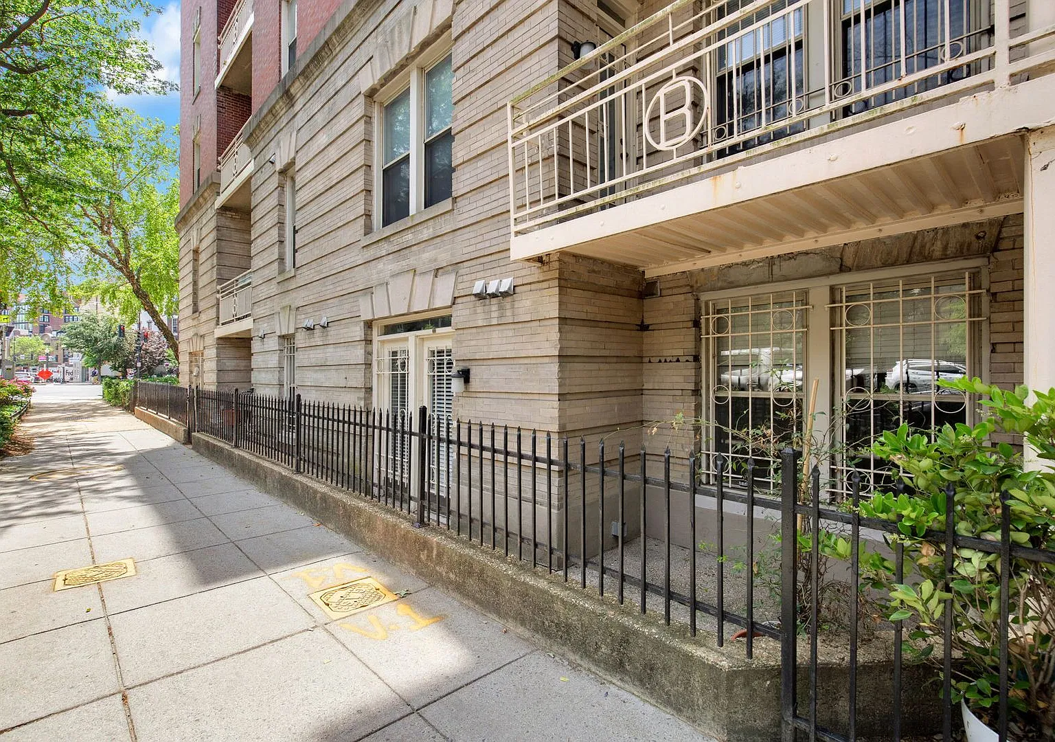 Spacious 1 Bedroom unit in Adams Morgan area — Photo 2