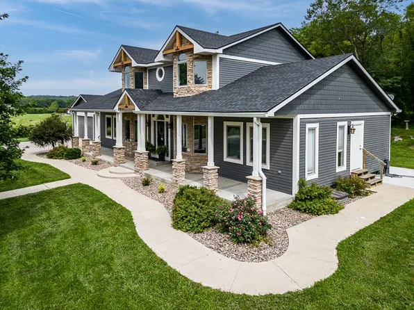 25585 State Ave, Tonganoxie, KS 66086