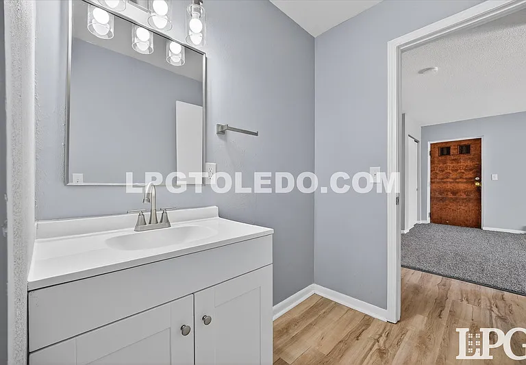 3348 Arlington Ave #8 — Photo 9