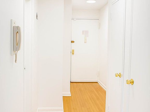 5th image of 150 Hawthorne St APT 3H