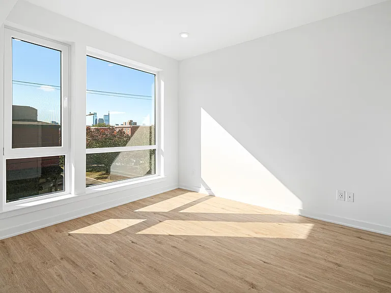 Moore House Apartments — Photo 11