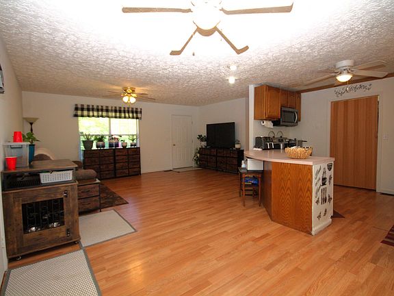 4th image of 724 Lower Quarry Rd