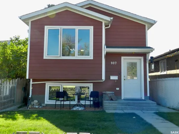 907 Ominica STREET E, Moose Jaw, SK S6H 0J1