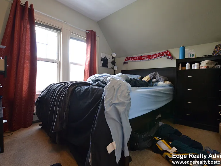 318 N Harvard St — Photo 11