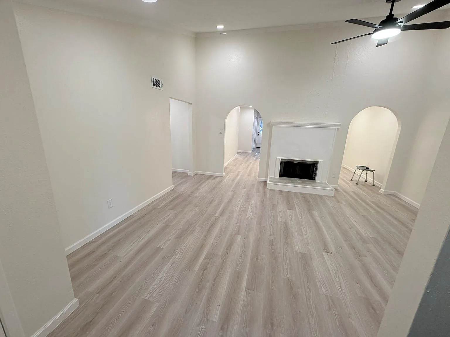 3 bed, 2.0 bath, 1523 sqft, $2,199 — Photo 3