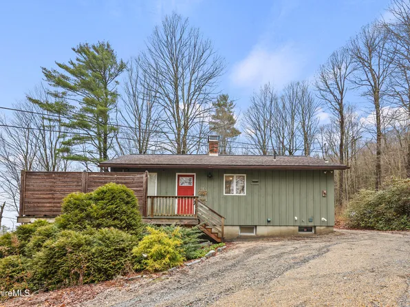 15 Reservoir Rd, Richmond, MA 01254