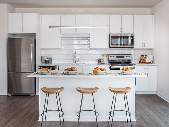 3rd image of 4111 Broadway #222