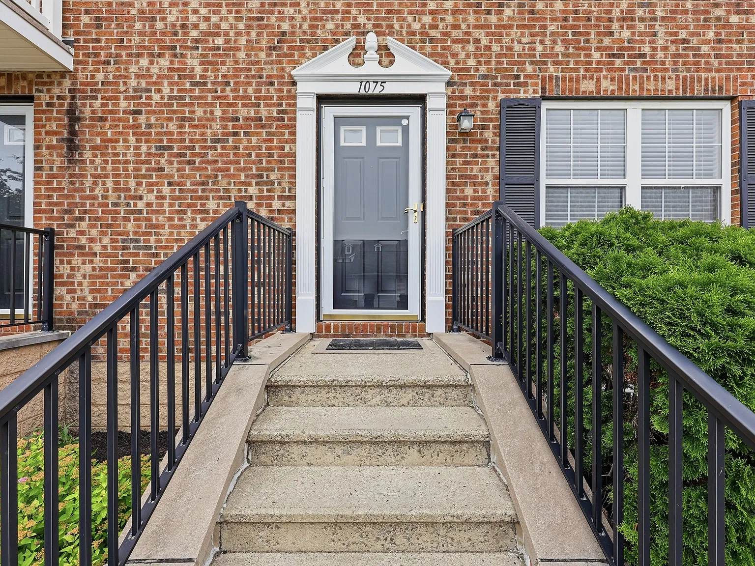2 bed, 1600 sqft, $2,000 — Photo 2