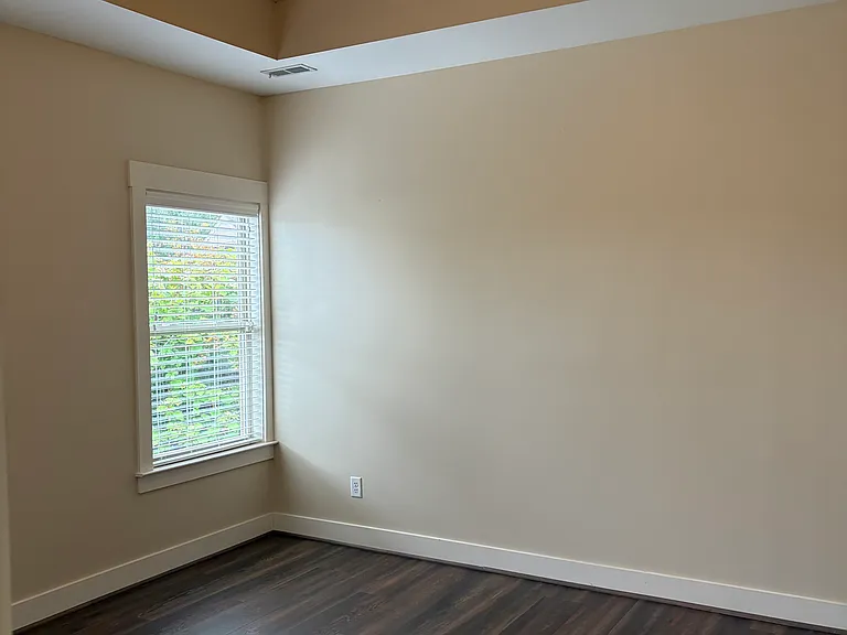 1045 Crawford Ct — Photo 6