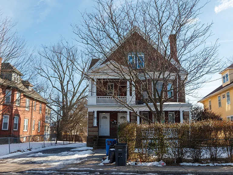 396 Sigourney St #3 — Photo 14