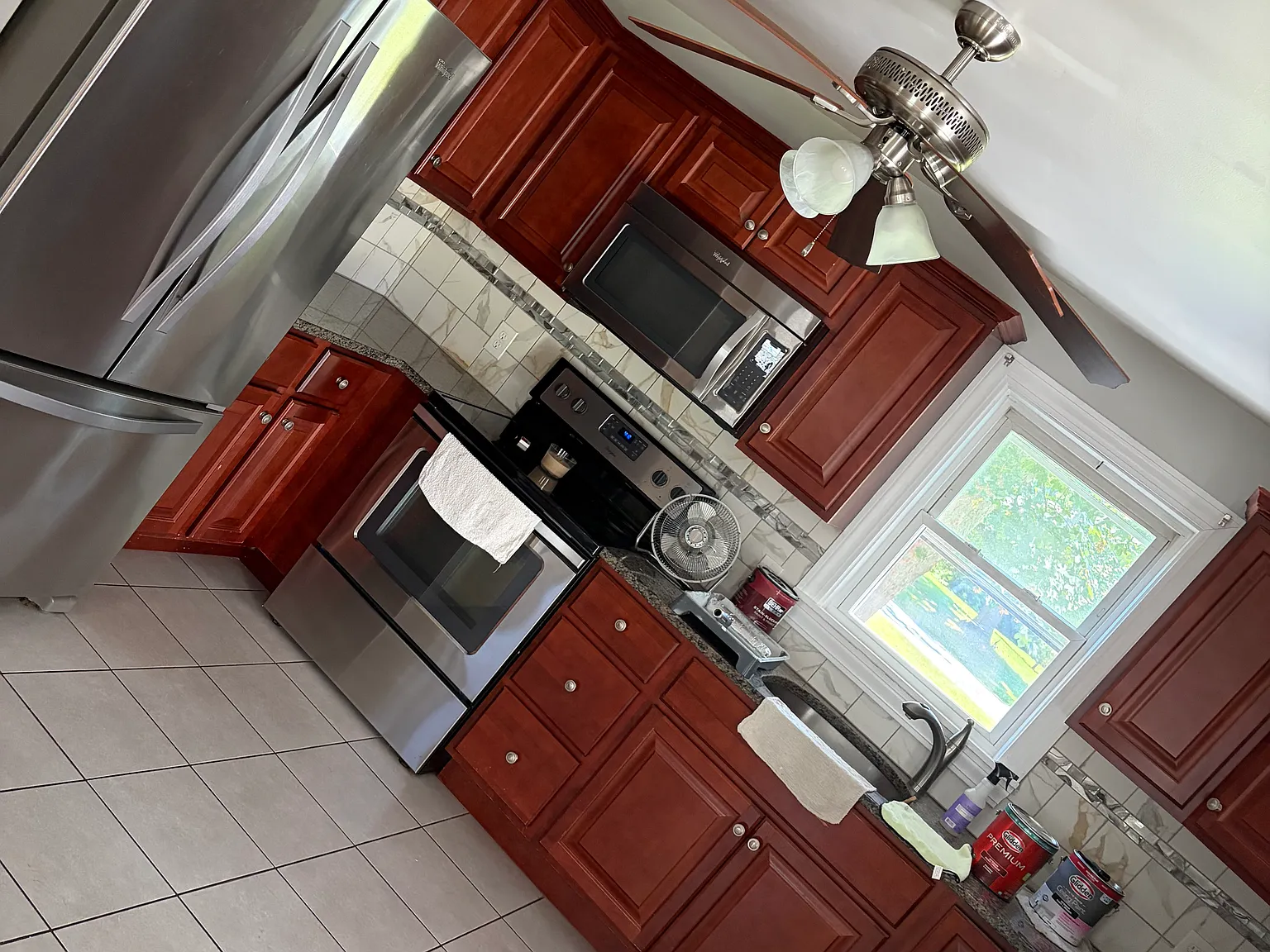 3 bed, 936 sqft, $2,400 — Photo 4