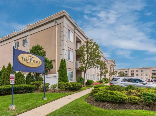 54 School Street #120, Westbury, NY 11590